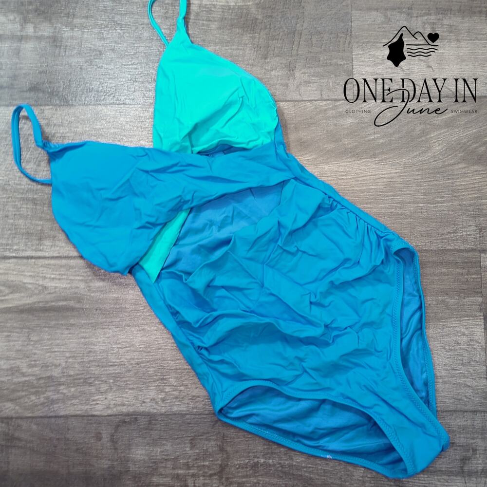 Blooming Jelly Cross Front Cut Out One Piece Swimsuit Size S